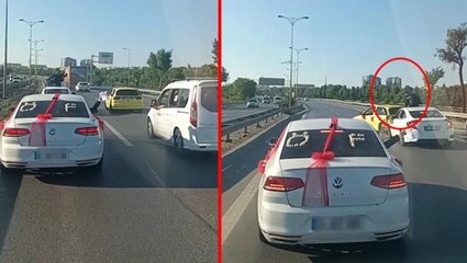 Düğün konvoyunda yaşanan kaza ucuz atlatıldı! Az kalsın tavan camından uçuyordu