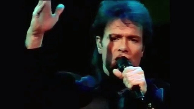 CONSTANTLY by Cliff Richard - live performance 1994- stereo HQ sound + lyrics