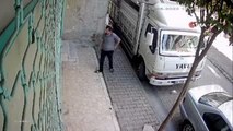 Küçükçekmece'de kamyonet hırsızlığı kamerada