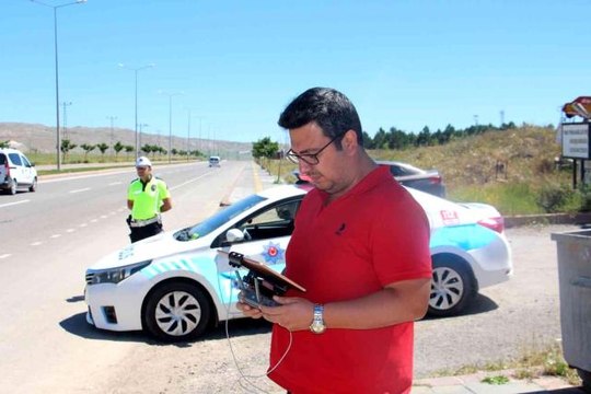 Dronlu denetimde kırmızı ışık ihlali yapan sürücülere ceza