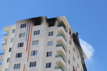 DİYARBAKIR'DA 13 KATLI BİNADA YANGIN; 6 KİŞİ DUMANDAN ETKİLENDİ