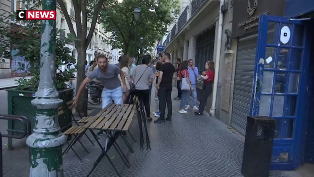 Avec l'été, les terrasses éphémères et parfois illégales envahissent de nouveau les trottoirs