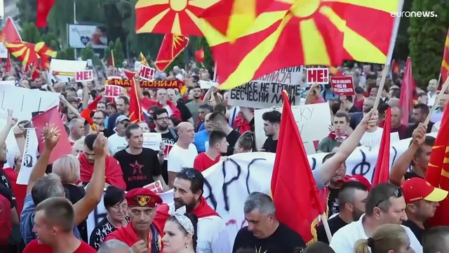 Macedonia del Nord, migliaia di manifestanti in piazza contro lo stallo con la Bulgaria