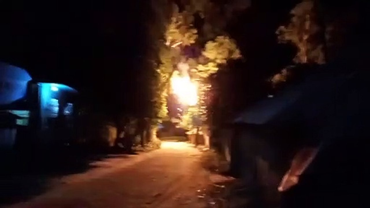 পল্লী বিদ্যুৎ তারে আগুন।