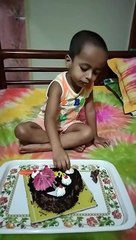 সিফাতের কেক খাওয়া।