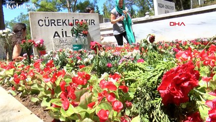 Sevenleri Cüneyt Arkın’ın mezarını boş bırakmıyor