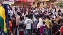 Tausende gehen im Sudan gegen die Militärregierung auf die  Straße