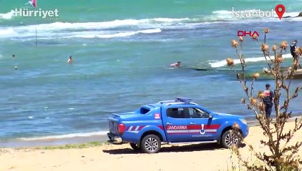 Kısırkaya plajında boğulma tehlikesine rağmen denize girdiler