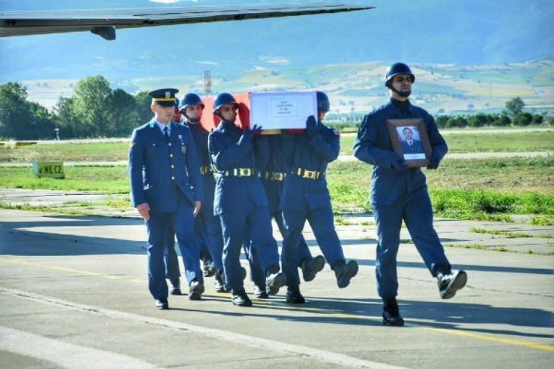 Son dakika haberleri: ŞEHİT TEĞMEN HALİS KESKİN'İN NAAŞI BURSA'YA GETİRİLDİ