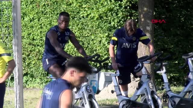SPOR Fenerbahçeli taraftarlar takımlarını yalnız bırakmadı