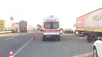 Denizde boğulma tehlikesi geçiren 3 kişiden 2'si kurtarıldı