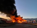 Son dakika haberleri: KAHRAMANMARAŞ - Geri dönüşüm tesisinde yangın çıktı (6)