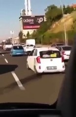 Bakan Koca görüntüleri paylaştı: Yolda ambulans varsa diğerleri yerini bilmeli!