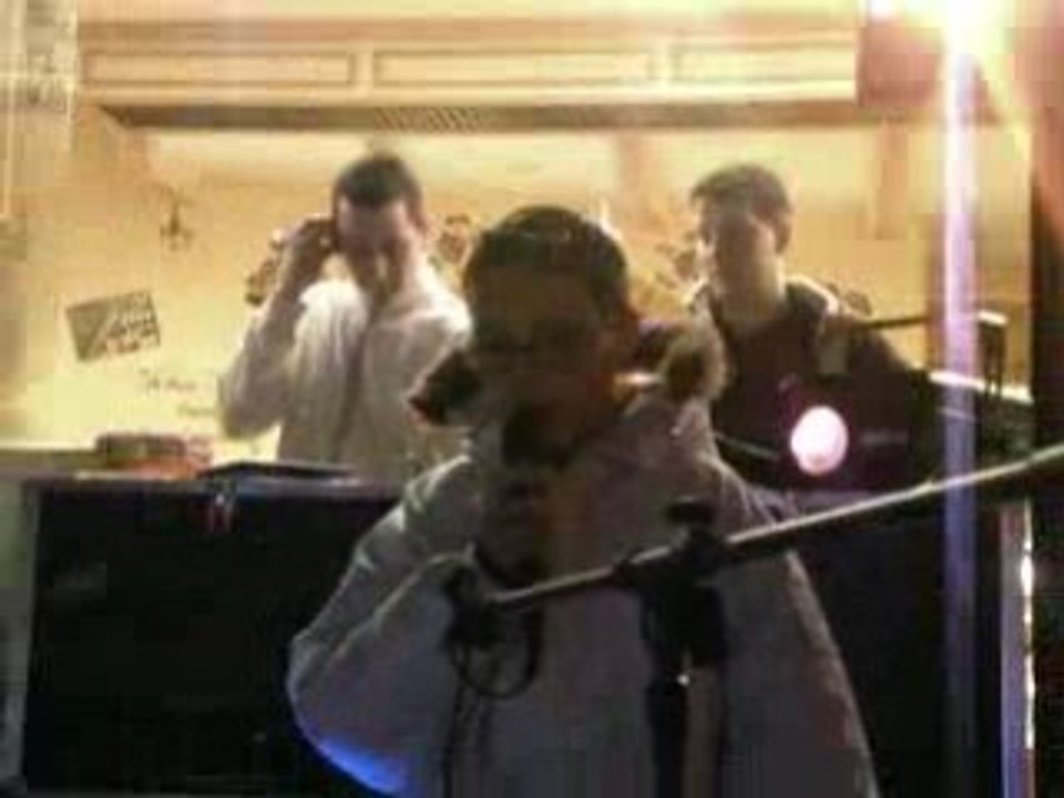 valantin ac lorene ki chante deriere