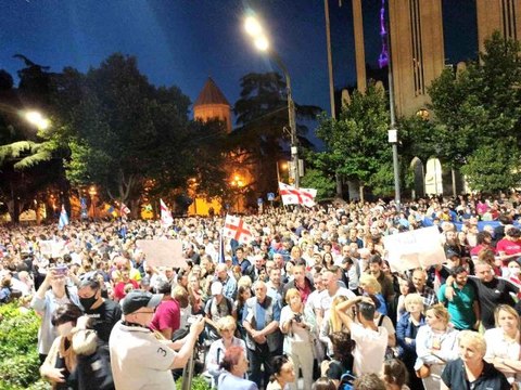 AB'den aday ülke statüsü alamayan Gürcistan'da hükümet karşıtı protestolar sürüyor