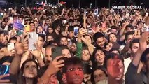 Binali Yıldırım konserde seyirciyle türkü söyledi! Seyirciler 