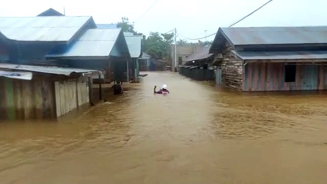 Puluhan Rumah di Kemuning Terendam, Relawan PMI Banjarbaru Evakuasi Warga