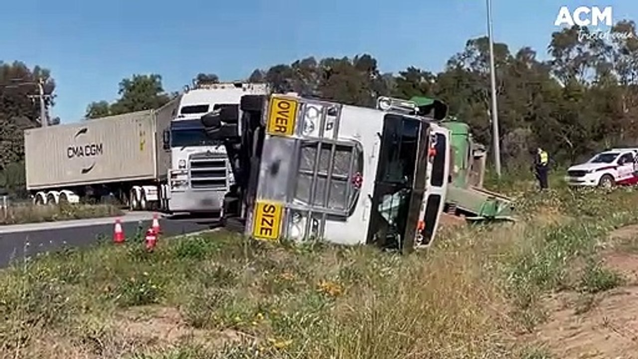 Truck rollover on Calder Alternative Highway, near Lockwood | July 1, 2022 | Bendigo Advertiser