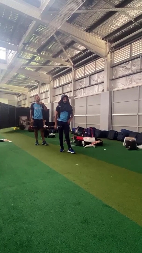 പരിശീലനത്തിന്റെ ഇടവേളയില്‍ ഒരു ഡാന്‍സ് നമ്പര്‍; ശിഖര്‍ ധവാന്റെയും പൃഥ്വി ഷായുടെയും വീഡിയോ വൈറല്‍