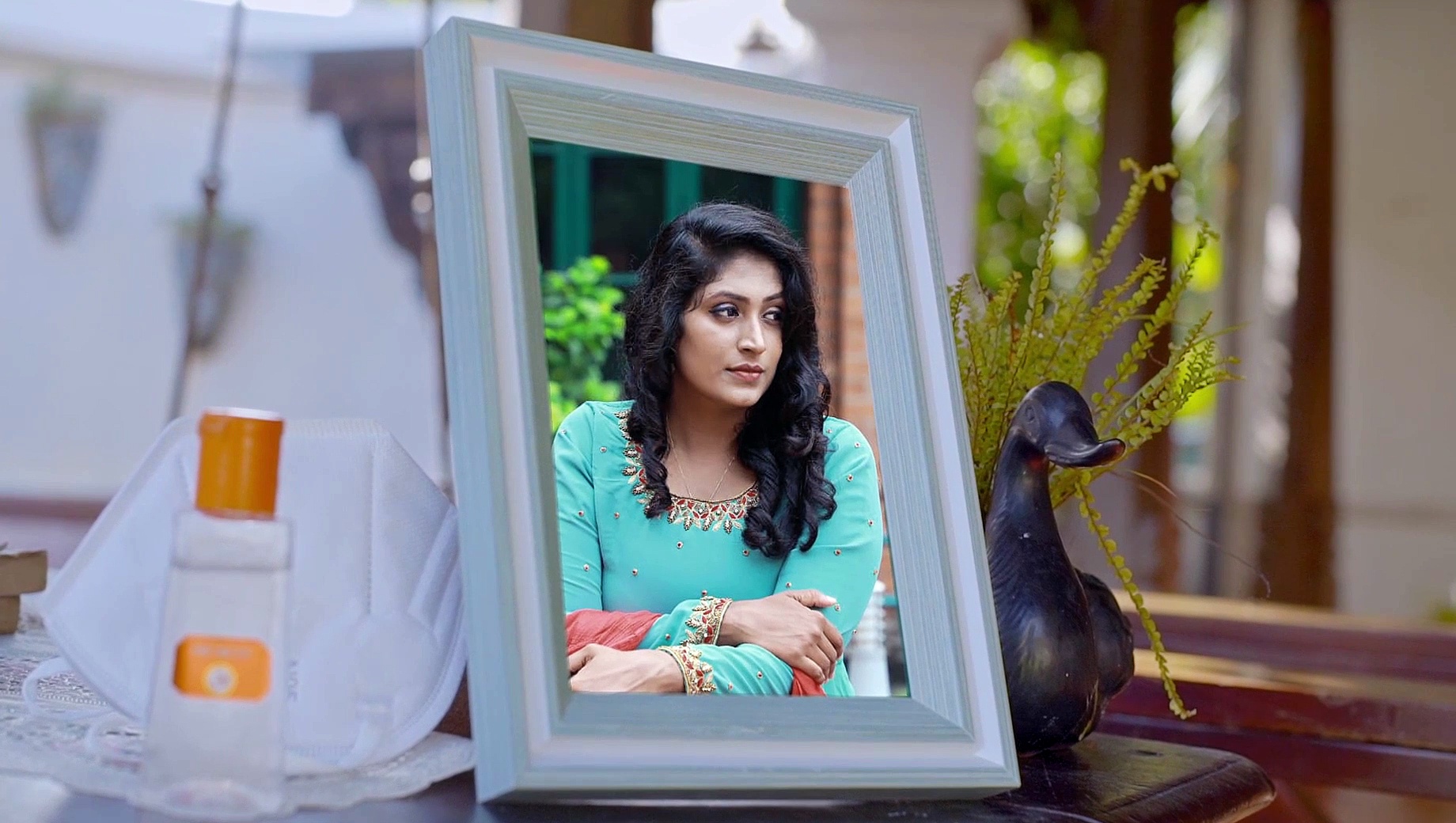 കൊവിഡിനിടയിലെ ഓണം; പൂക്കള്‍ക്കും സദ്യയ്ക്കുമൊപ്പം സാനിറ്റൈസറും മാസ്‌കും ശീലമായപ്പോള്‍...