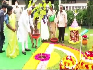 Hyderabad: PM મોદીએ કર્યું વૃક્ષારોપણ, જુઓ આ વીડિયો