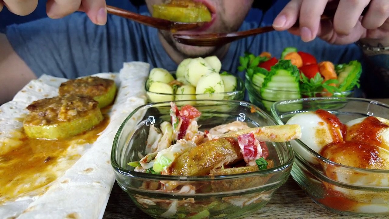 ASMR SPICY STUFFED ZUCCHINI & BOILED POTATOES WITH PARSLEY & BOILED EGGS & SALAD & FRESH VEGETABLES