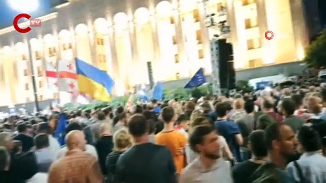 AB’den aday ülke statüsü alamayan Gürcistan’da hükümet karşıtı protestolar sürüyor