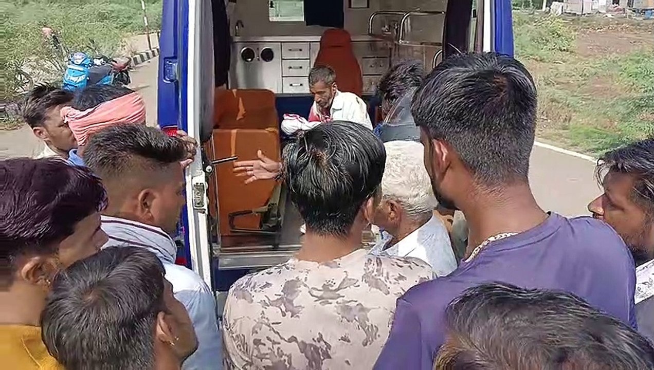 Accident : अनियंत्रित बाइक डिवाइडर से टकराई, दो...