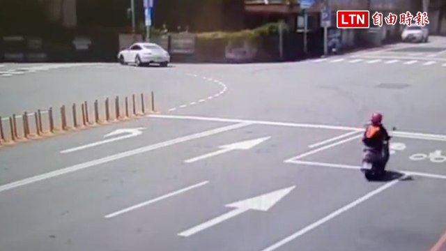 彎得過是拓海！ 他駕保時捷911彎不過撞牆了（翻攝畫面）