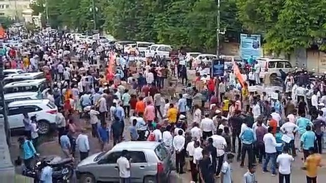 VIDEO: उदयपुर हत्याकांड के विरोध में निकला मौन जुलूस, तख्ती पर लिखा 'कन्हैया तेरा यह बलिदान, बदला लेगा हिंदुस्तान'