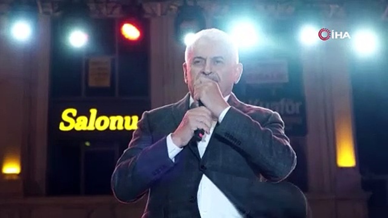 Binali Yıldırım'ın konserde şarkı söylediği anlar gündem oldu: "Murat Dalkılıç yolda, ben boşluğu dolduruyorum"