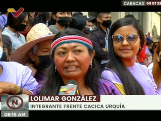 Ciudadanos celebran los 211 años de la Independencia de Venezuela frente a la Asamblea Nacional