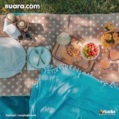 Pria Ini Paksa Pacar Lakukan Aktivitas Outdoor, Walaupun Tau Pacar Tak Bisa Kena Panas