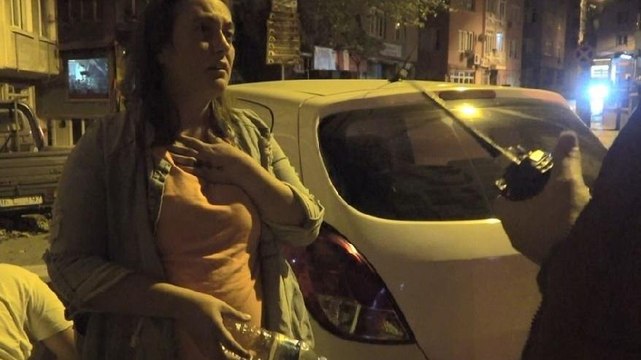 Oğlunun yanında alkollü araç kullandı, ortalığı bir birine kattı