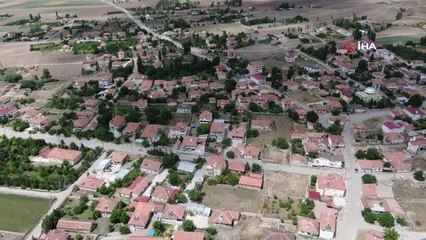 Bu belde de her hanenin bir dikili ağacı var