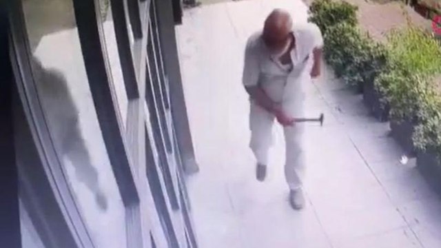 İstanbul’da çekiçli eski çalışan dehşeti kamerada