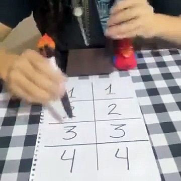 Cette personne nous montre le rythme à travers 4 temps différents