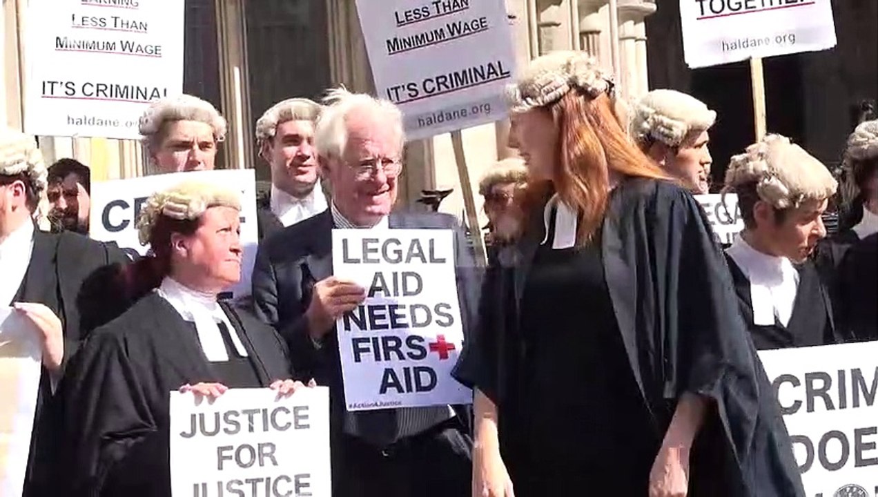 Una huelga de abogados de oficio paraliza la justicia penal en Inglaterra