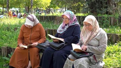 Tuzla'da iyilik şampiyonasında 300 öğrenci aynı anda kitap okudu