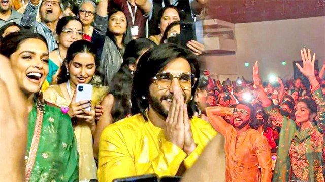 Ranveer Singh & Deepika Padukone Dancing Together At A Concert In USA