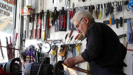 70 yaşındaki bıçak bileme ustasının bayram mesaisi