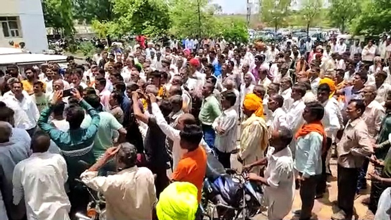 अफीम किसानों का प्रदर्शन: किसानों ने कहा-मुवावज...