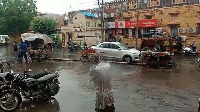 Video: जैसलमेर, पोकरण व रामदेवरा में बारिश, नोख में बूंदाबांदी