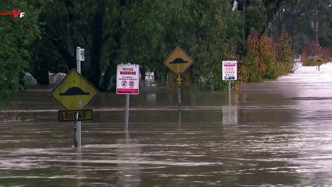 Wild Weather! Helicopter Rescue Crew Attempt Re...