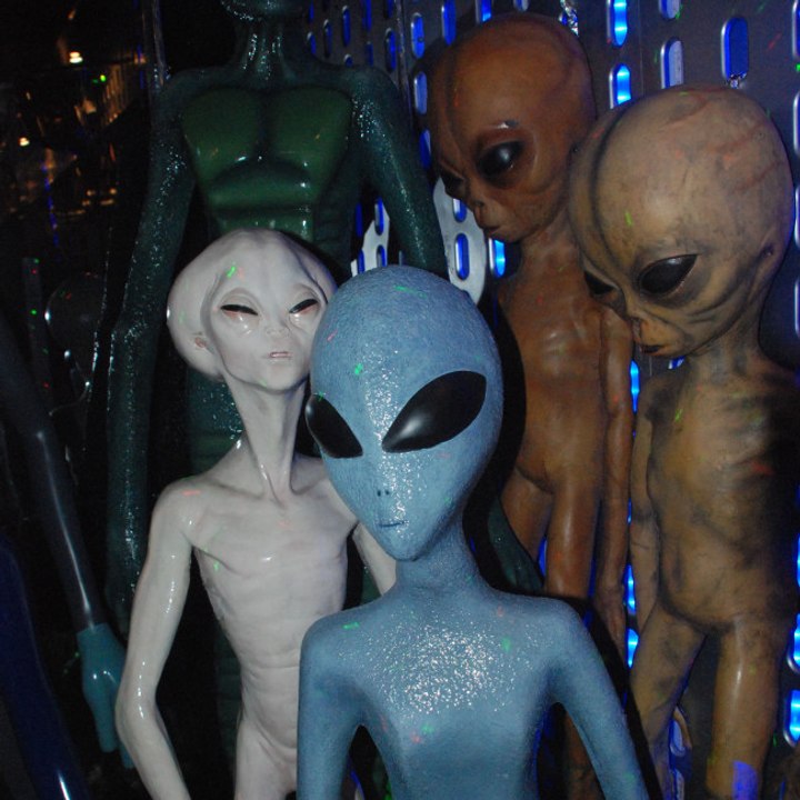 YouTube-Star behauptet, sich in einen Außerirdischen verliebt zu haben
