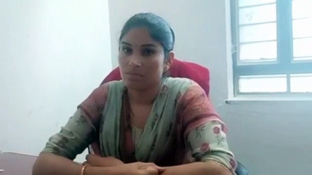 Breaking : VIEDO : स्टाम्प वेंडर ने खुद पर छिडका पेट्रोल, लोगों ने पकड़ा पुलिस ने किया गिरफ्तार
