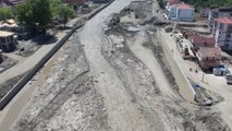 KASTAMONU - Bozkurt'ta binalarla caddeleri temizleme çalışmaları sürüyor