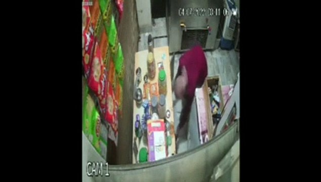 stolenदुकान की शटर का ताला तोडकऱ 30 हजार की नकदी व सामान चोरी
