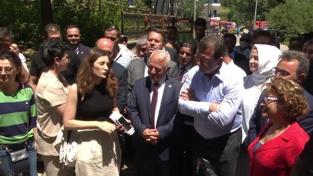 Pazarda Ekrem İmamoğlu'na Seslenen Vatandaş: 25 Lira Param Vardı, Onu da Kızımdan Aldım