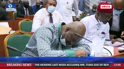 Ce politicien nigérian simule une crise quand on lui demande où est passé l'argent